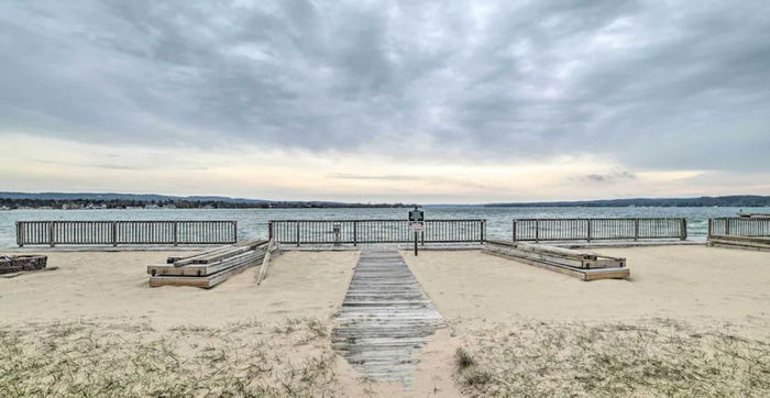 Portage Point Resort (Portage Point Inn) - Web Listing (newer photo)